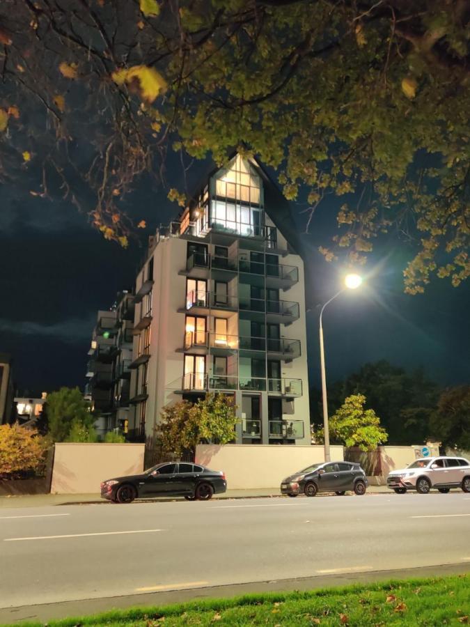 Latimer Loft - Christchurch Holiday Homes المظهر الخارجي الصورة