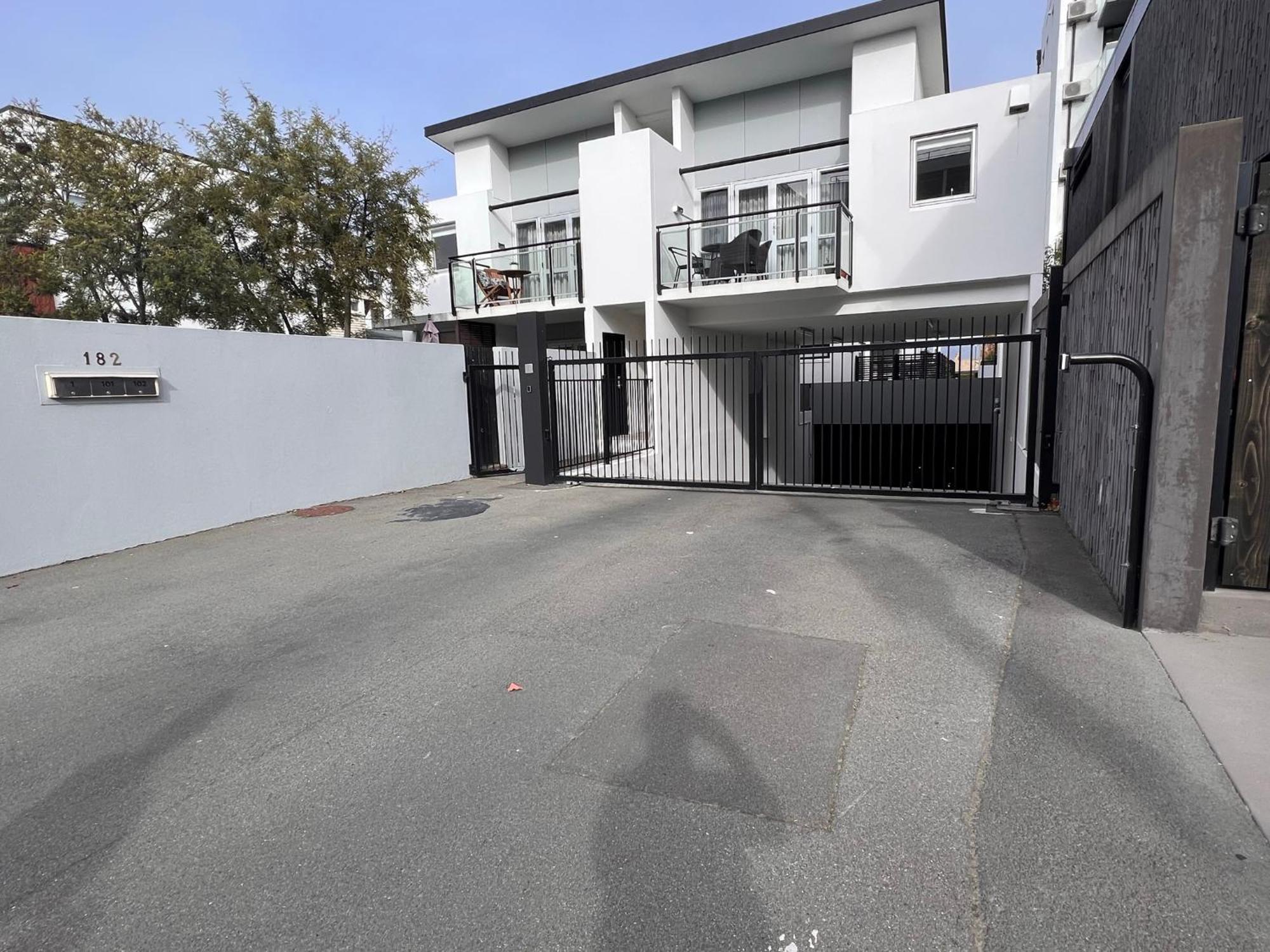 Latimer Loft - Christchurch Holiday Homes المظهر الخارجي الصورة