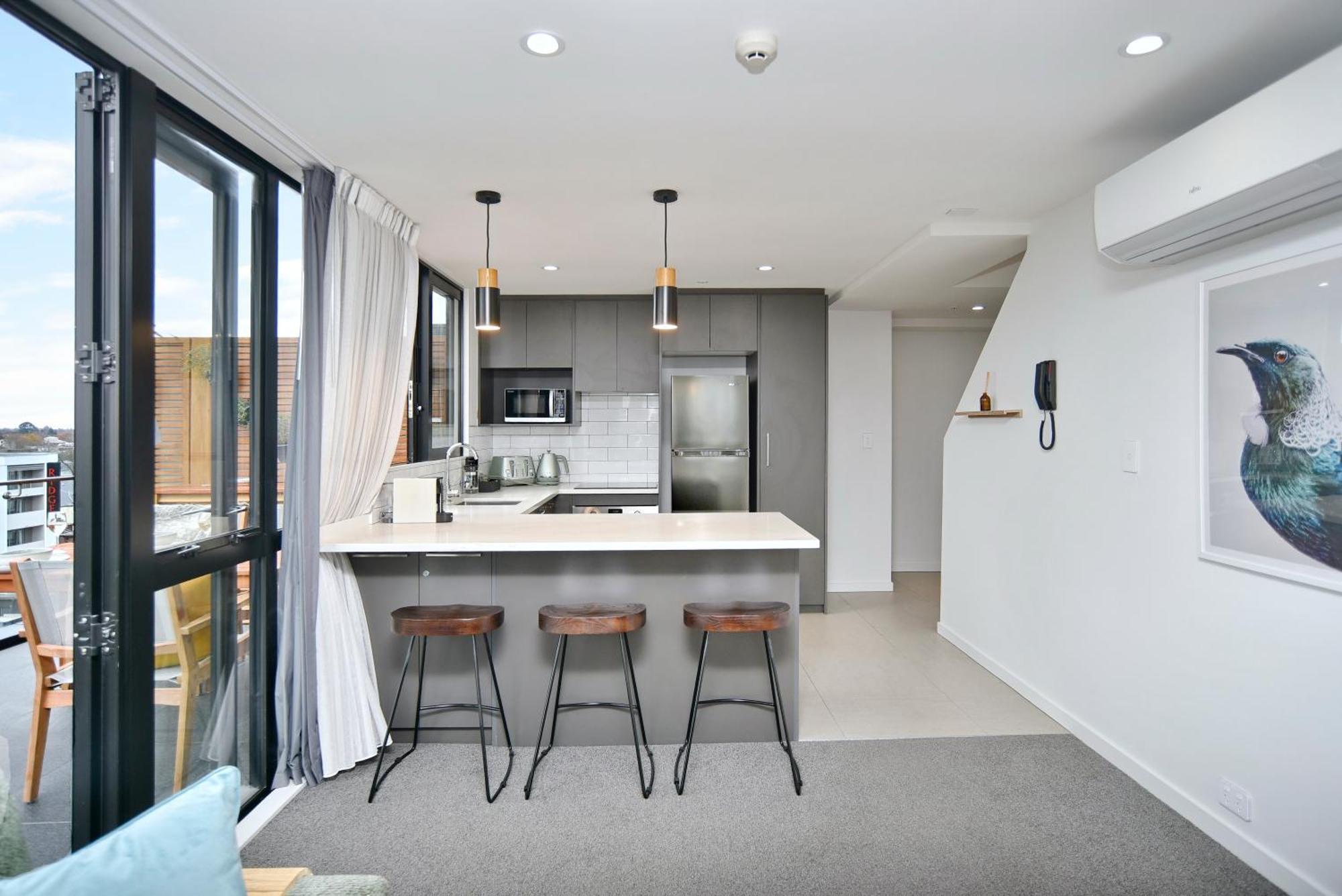 Latimer Loft - Christchurch Holiday Homes المظهر الخارجي الصورة