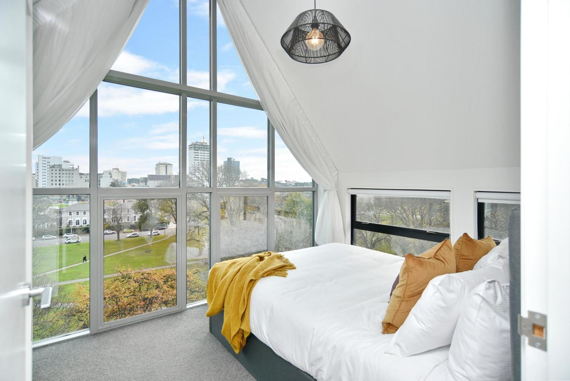 Latimer Loft - Christchurch Holiday Homes المظهر الخارجي الصورة