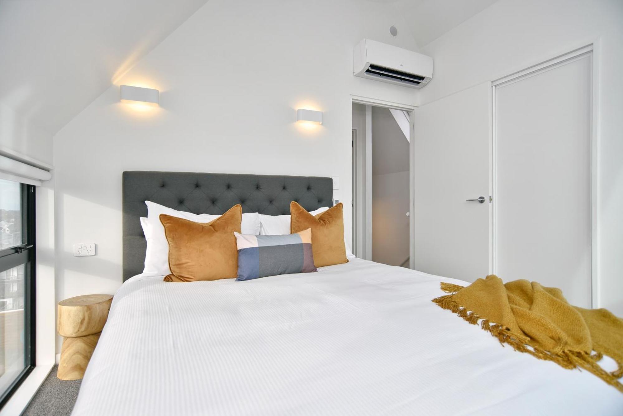 Latimer Loft - Christchurch Holiday Homes المظهر الخارجي الصورة