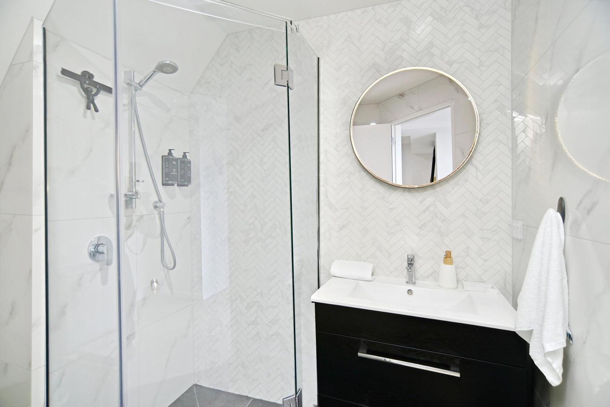 Latimer Loft - Christchurch Holiday Homes المظهر الخارجي الصورة