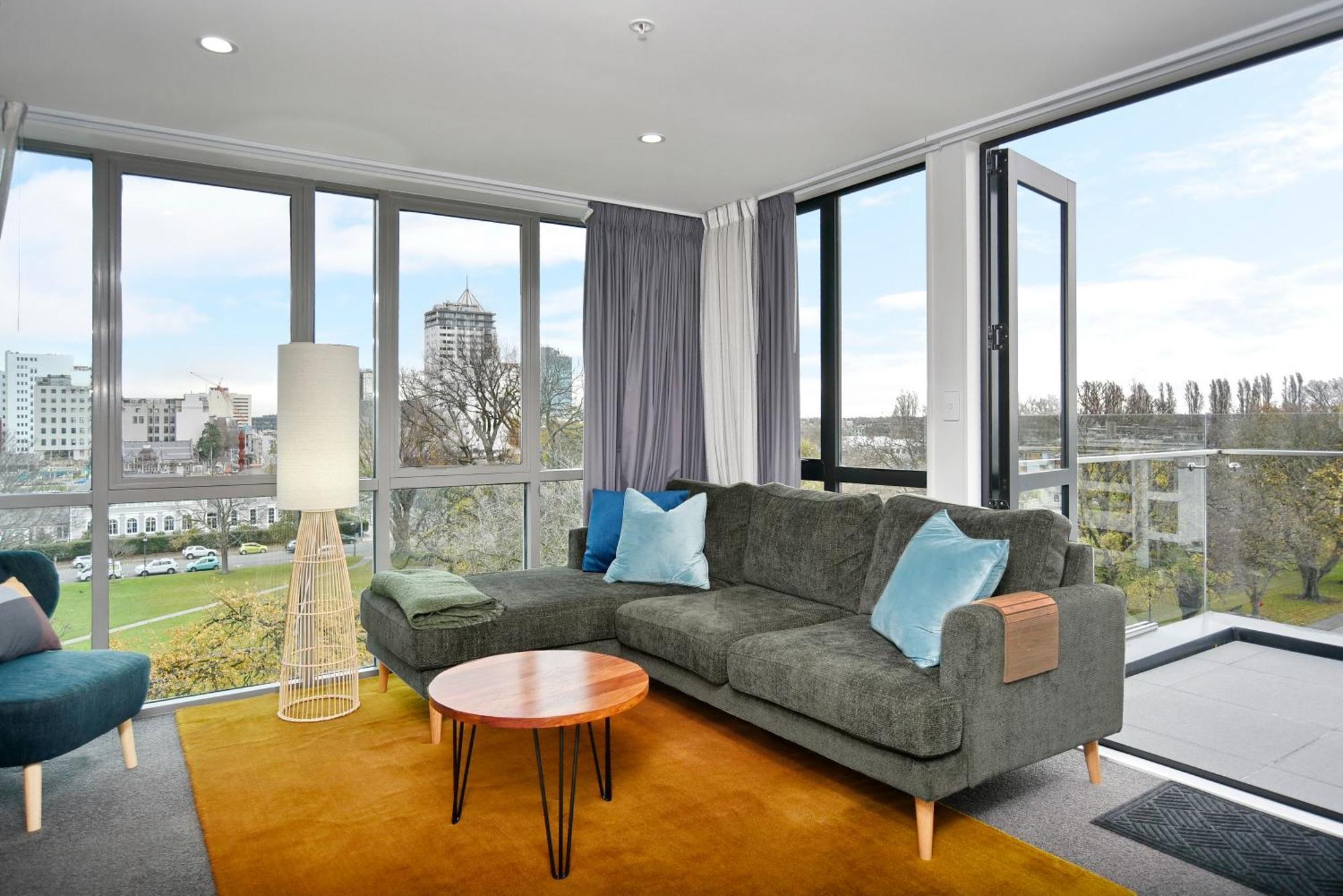 Latimer Loft - Christchurch Holiday Homes المظهر الخارجي الصورة